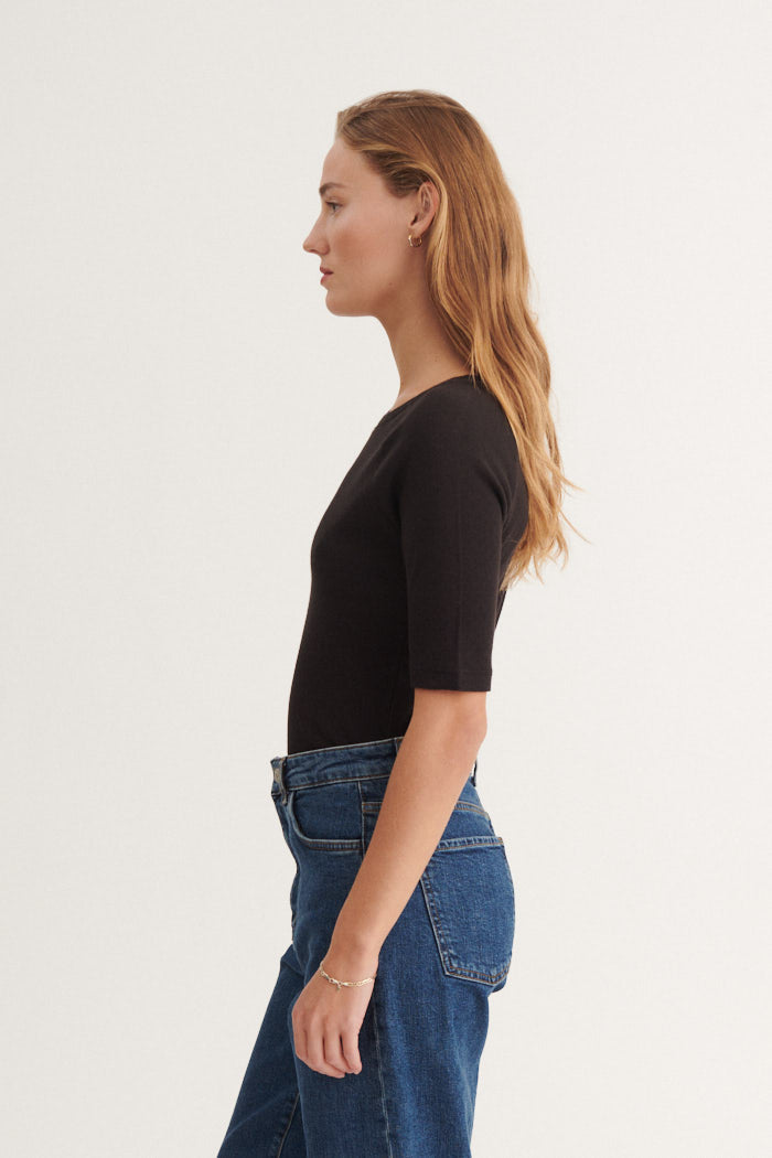 Basic Apparel Arense Tee T-shirts 001 Black